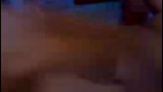 Puckasta blondinka je zanič in dobi mlečno presenečenje