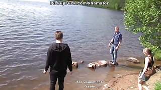 Blondinka Milf se zabava na klepetu s kamero