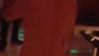 Chick zajebava fanta in dildo