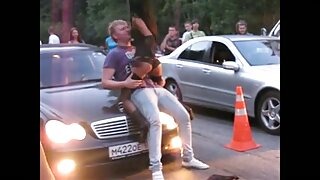 Rjavolaska sesa velikega tiča, seksa in dobi obremenitev na obrazu