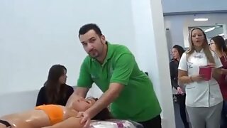 Jane nam pokaže svoje vroče telo