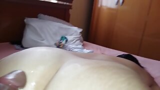 Potreben fant hrani blondinko s spermo