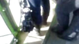 Babe z masivnimi joški piha tiča