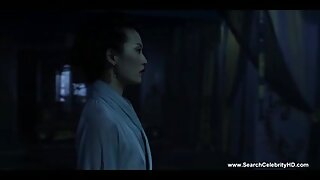 Dlakati azijski najstnik zanič in vozi BFs tiča