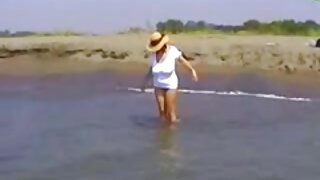 Čudovita honnie razkrije svoje debele joške