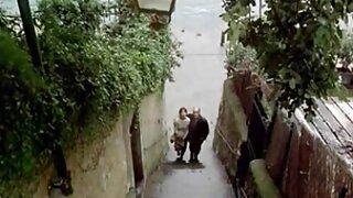 Suh punca s puhastimi joški v hrbtu