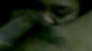 Tako lepa rjavolaska žena pošlje vse svoje starše v nedeljo v cerkev na bivanje s tiča