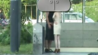 Dve dekleti se jahata