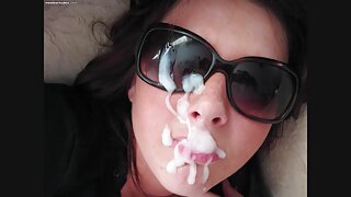 Starejša hottie z masivnimi joški masturbira svojo pizo