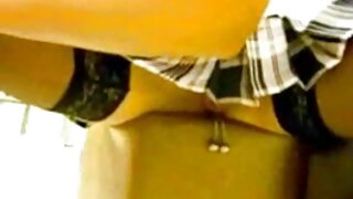 Velik dildo pride v nedolžno dekle