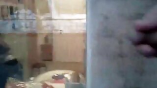 Blondinka jaha velikega tiča