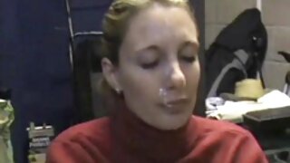 Prsata latino lepotica razkazuje