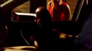 Zagorela blondinka širi svoj mushi in vrta globoko vase