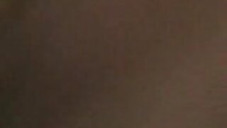 Foxy babe nam pokaže svoje spodnje perilo