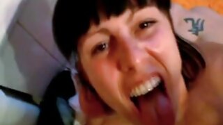 Tako lepa žena je v sredo zvečer, ko so starši zunaj, trdo zajebati v obeh luknjah