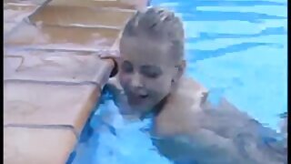 Precej rjavolaska milf žena pošlje vse svoje starše v gledališče, da ostanejo sami, to storite