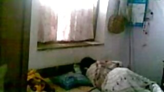 Prisrčna najstniška rjavolaska postane čudna in pohotena med klepetom s kamero