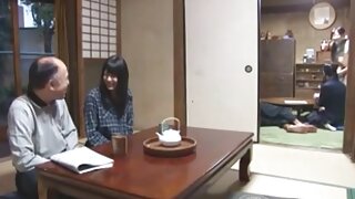 Blondinka z velikimi joški se razgali