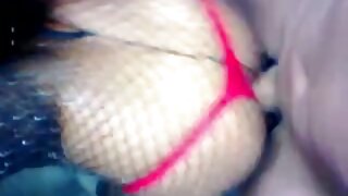 Vroči par, ki se jeba na plaži