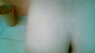 Najbolj srčkan piščanec kdaj dobi udarec in obraz