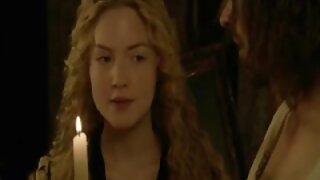 Piščanec z velikimi joški masturbira