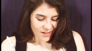 Blondinka se razkazuje pred nami