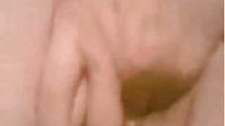 Rjavolaska pokaže svoje velike joške