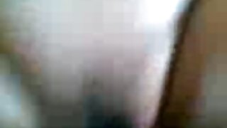 Kajenje v postelji z golimi joški