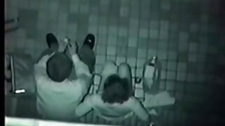 Precej mlada rjavolaska dekle močno jebe, ko starši zapustijo hišo,!