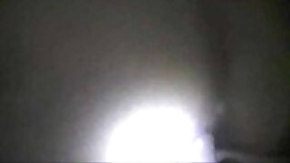 Dve dekleti se jebata v trojki