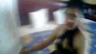 Divji video vroče piščanke, ki dela svoj ugriz