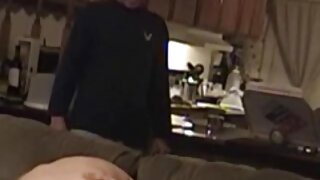 A babe trese njeno lepo rit