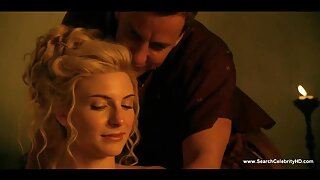 Tako lepa rjavolaska žena sesa in jebe, ko se starši ukvarjajo s športom, prekleto