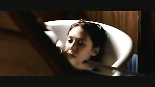 Prsata mikserka se razkazuje