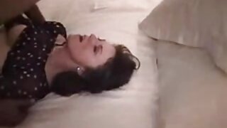 Tako lepa blond žena naredi seks zabaven, ko starši zapustijo hišo, uživajte