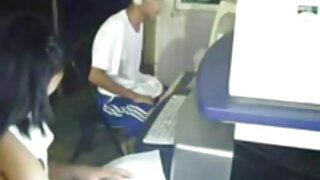 Mlada ženska se zabava