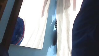 Blondinka drgne svojo muco