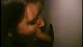 Cutie dildo prekleto njeno muco