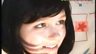 Vroča žena piha in dobi analno