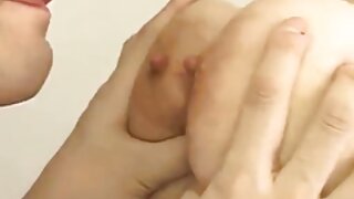 Zrela rjavolaska napolnjena s trdim kurcem