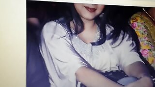 Pletena babe sesa tiča in vzhodno kremasto spermo