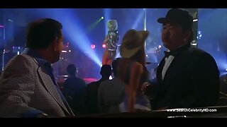 Črno dekle naredi striptiz