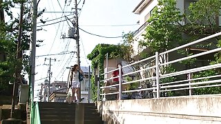 Tako lepa rjavolaska žena raje sesa tiča, kot da gre ponoči v službo, prekleto