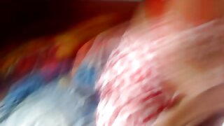 Precej debeluška etnična ameriška indijska študentka se zabava v spletni kameri