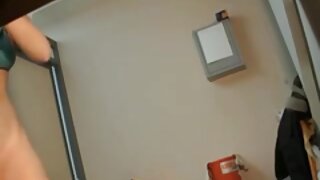 Sanjska in fit blondinka, ki pleše gola