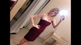 Zaobljena ženska se razgali