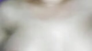 Rdečelaska nam pokaže svoje telo