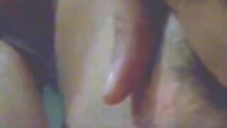 Vroča kurba trese svojo rit