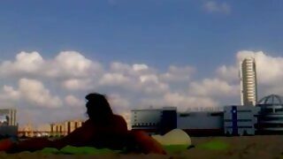 Precej zrela rjavolaska dekle se preda tiču ​​in sprejme to deli, prekleto!