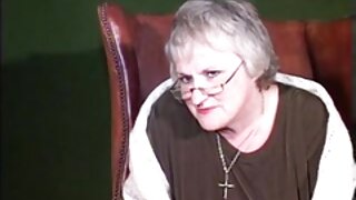 Tako lepa rjavolaska žena sesa tiča, nato pa v petek zvečer naredi awezone prekleto sejo